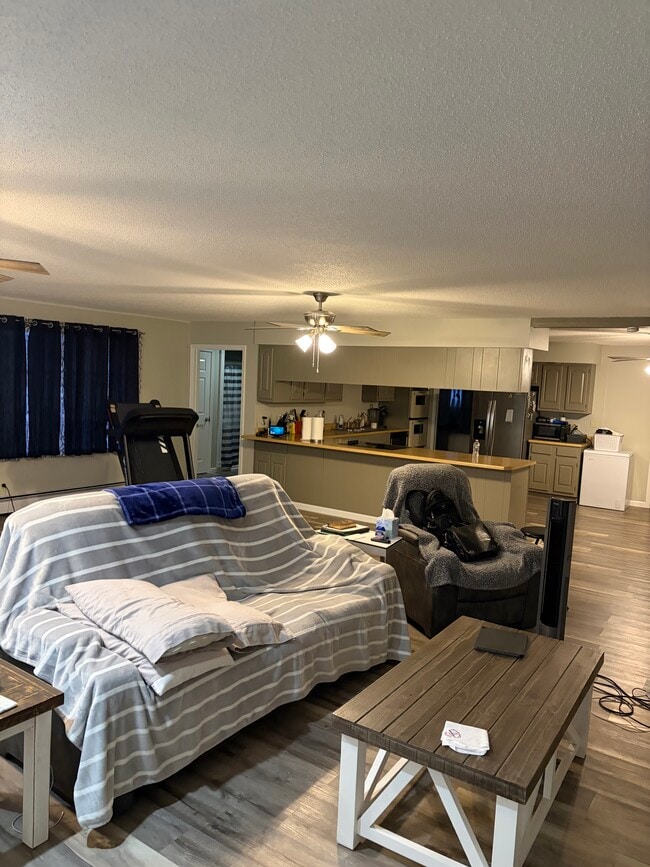 Large living room - 920 N Walnut St Unit 920 Walnut