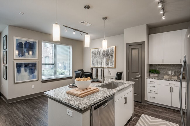 1BD, 1BA + Study - 1065SF - Kitchen
