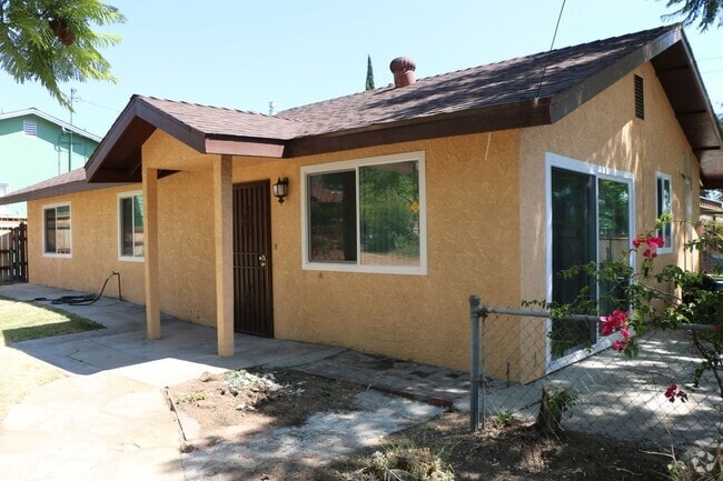 Building Photo - 820 W Harriet St Rental