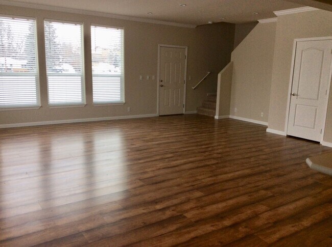 Photo - Lovely 3 bedroom, 2.5 bath Town home