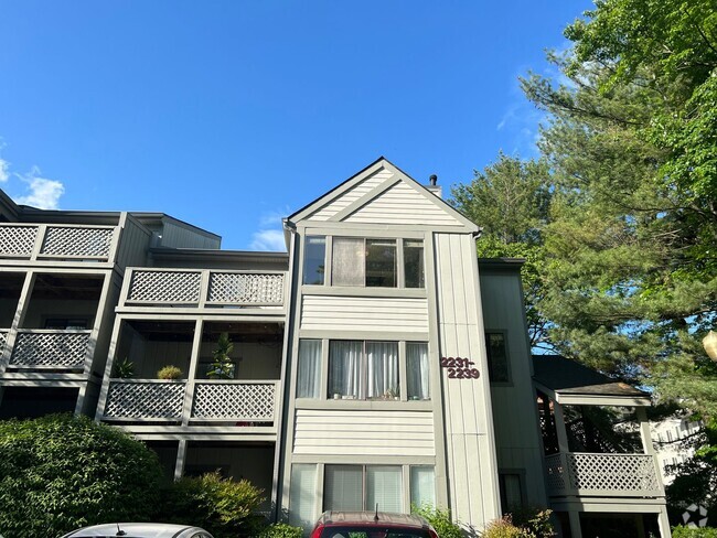 Building Photo - Fully Furnished And Stylish 1 Bedroom 1 Ba... Rental
