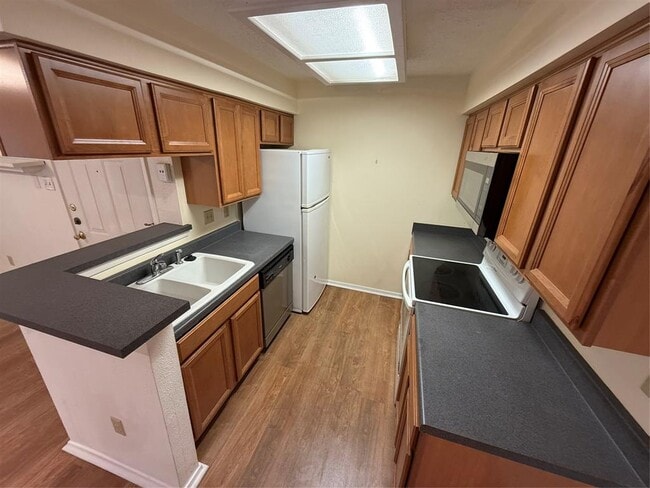 Photo - 114 E 31st St Unit 213