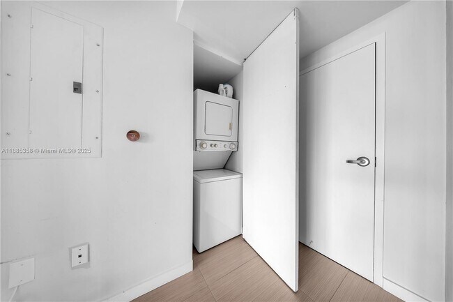 Photo - 2155 Washington Ct Unit 402
