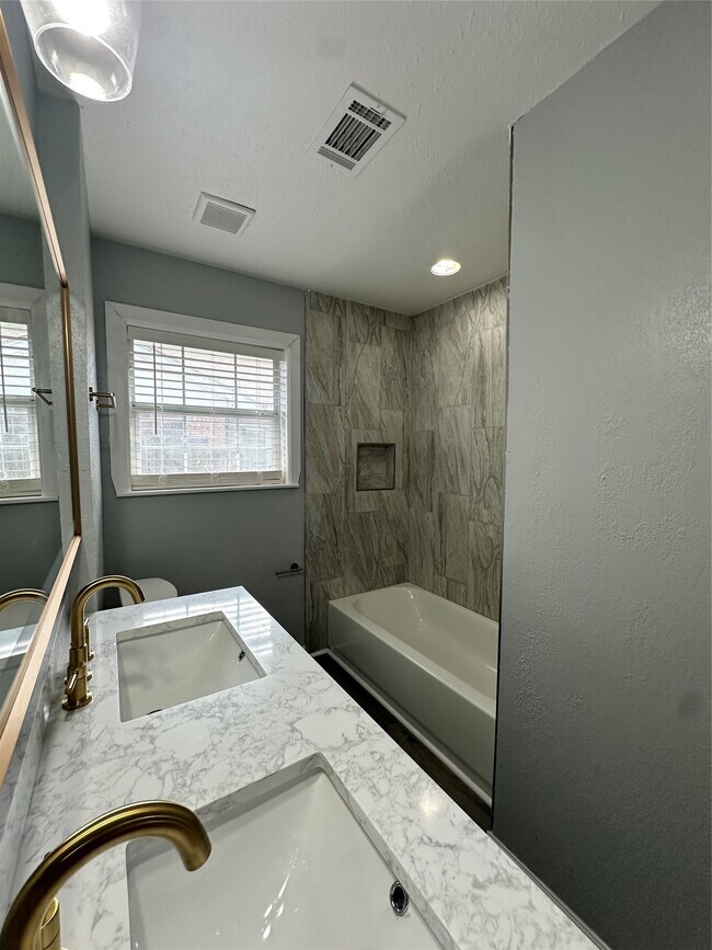 Photo - 502 Ave F