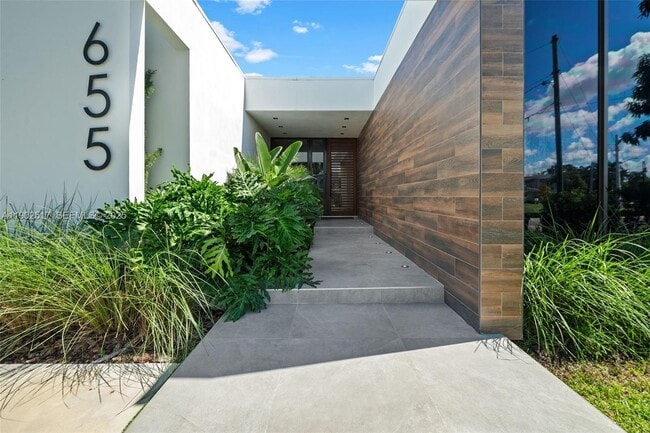655 Layne Blvd