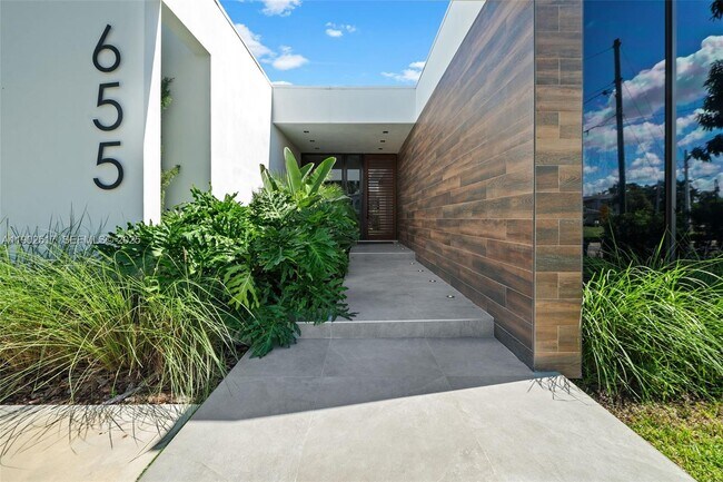 Photo - 655 Layne Blvd