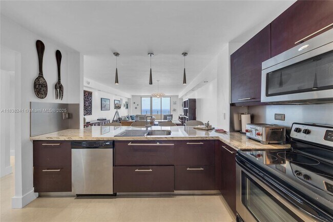 Photo - 5555 Collins Ave Unidad 6D