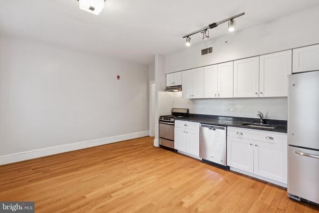 Photo - 1955 Locust St Unit 3F