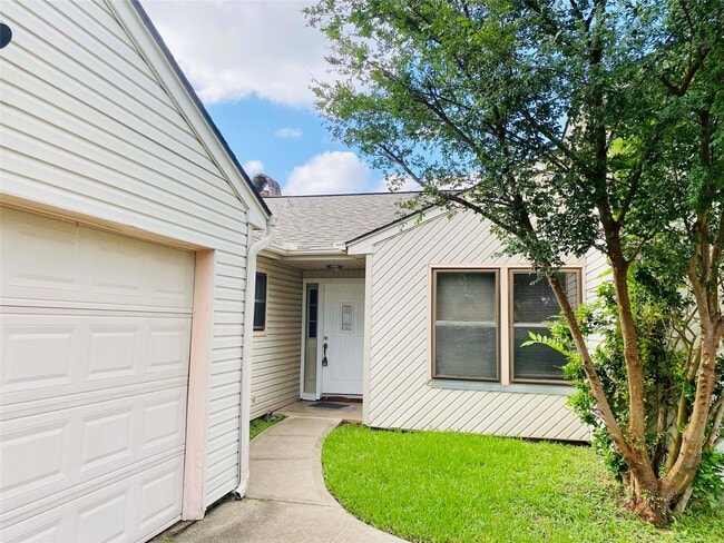 Building Photo - 3123 Sam Houston Dr