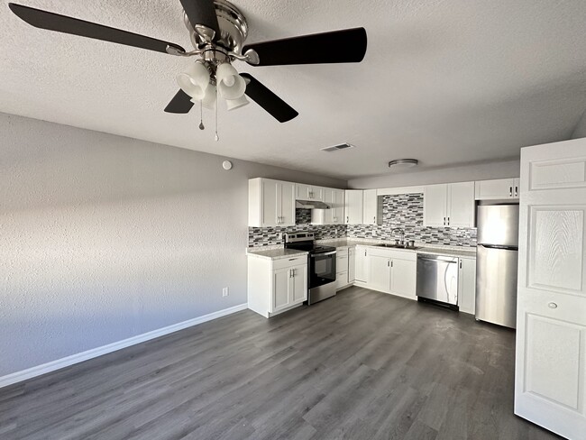 Photo - 3761 NE 40th Pl Unit 1