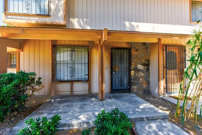 Building Photo - 1372 Lorilynn