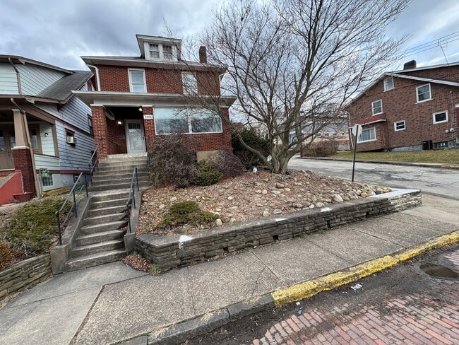 Building Photo - 1415 Freemont St Unit Front