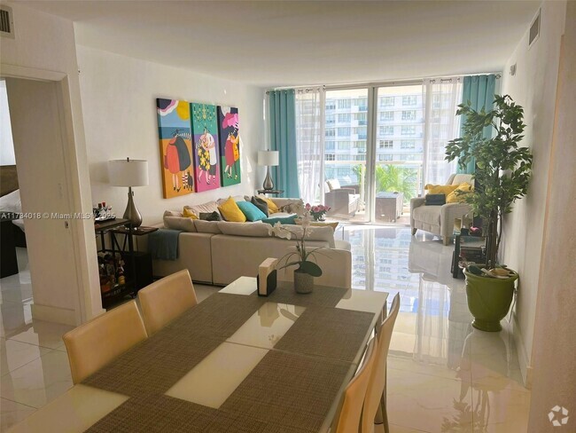 Building Photo - 5600 Collins Ave Unit 7V Rental