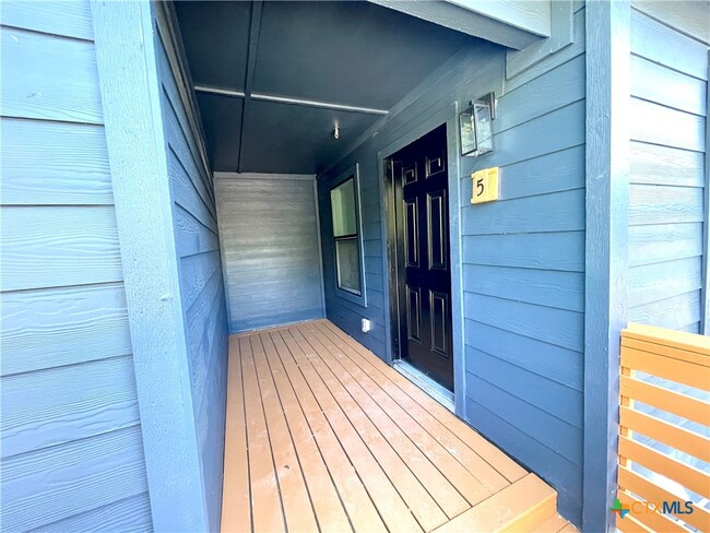 Building Photo - 2204 W San Antonio St Unit 5