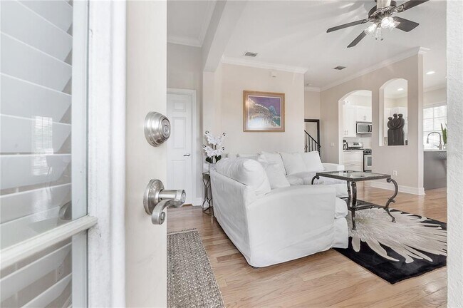 Photo - 2920-2922 Hansen Manor Ln
