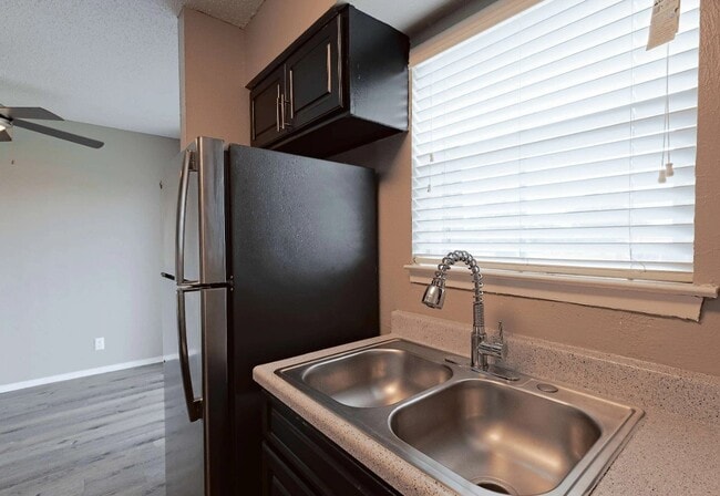 Photo - 531 Bedford Rd Unidad 221