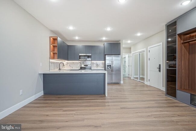 Photo - 4432 Wingate St Unit 205