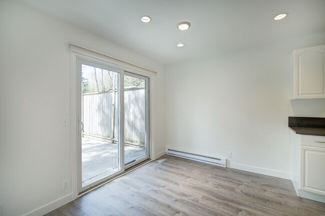 Photo - 2Bd/1Ba Issaquah Duplex
