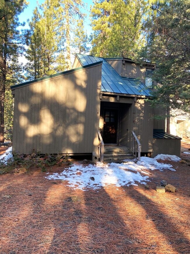 Building Photo - Furnished Cabin in Black Butte Ranch