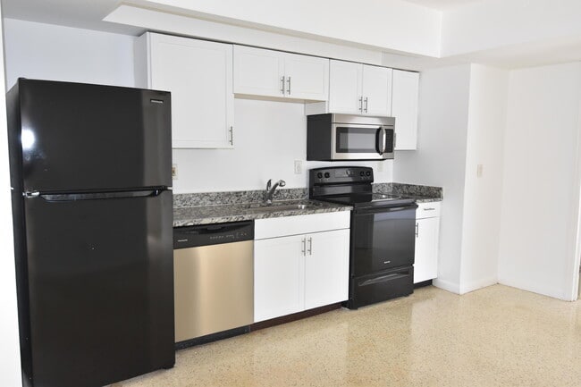 Photo - 2472 NE 5th Ave