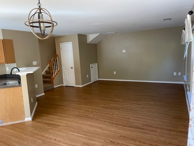 Photo - 5030 Croydon Terrace