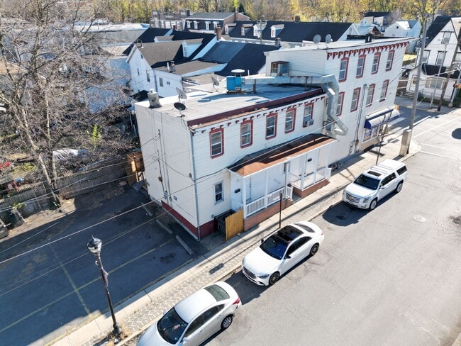 Photo - 559 S Main St