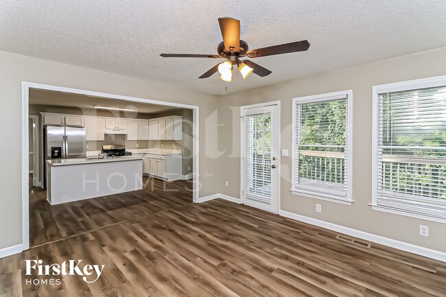 Photo - 3727 Lockerbie Ln
