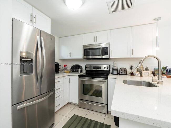 Photo - 1325 NE 5th Ave