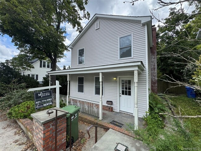 Photo - 307 W Broadway