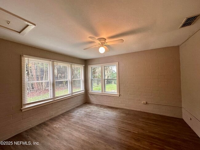 Photo - 206 Chestnut St