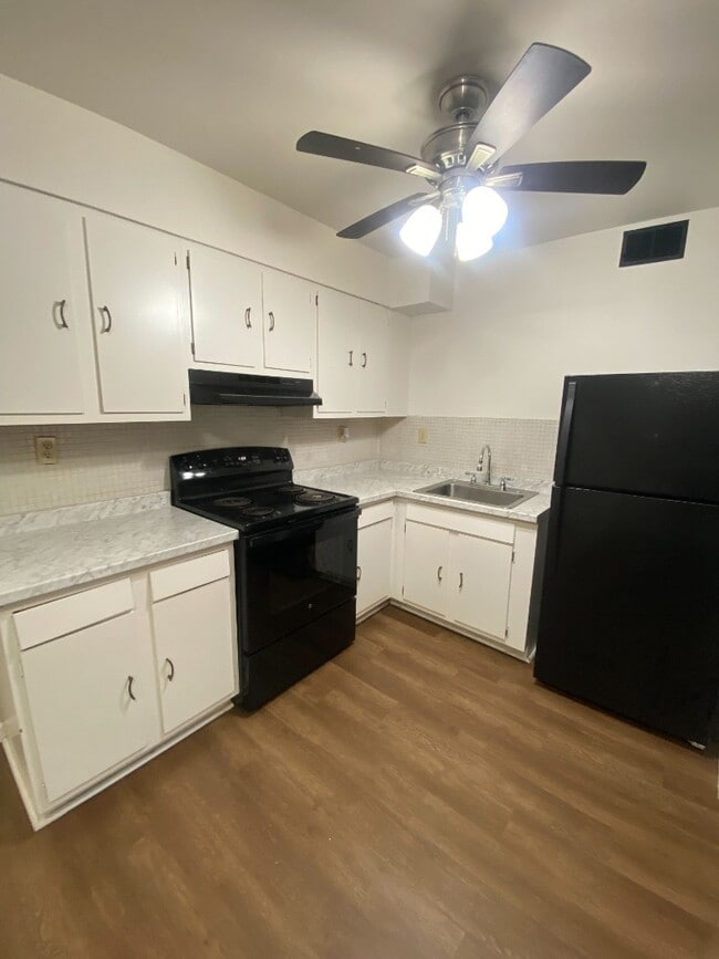 Photo - 3737 C Morganford Unidad C