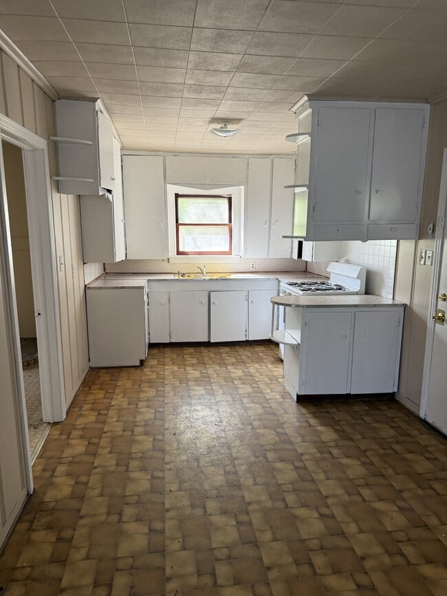 Photo - 145 Airport Rd