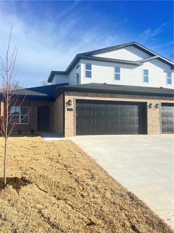 Photo - 550 Cosmos St