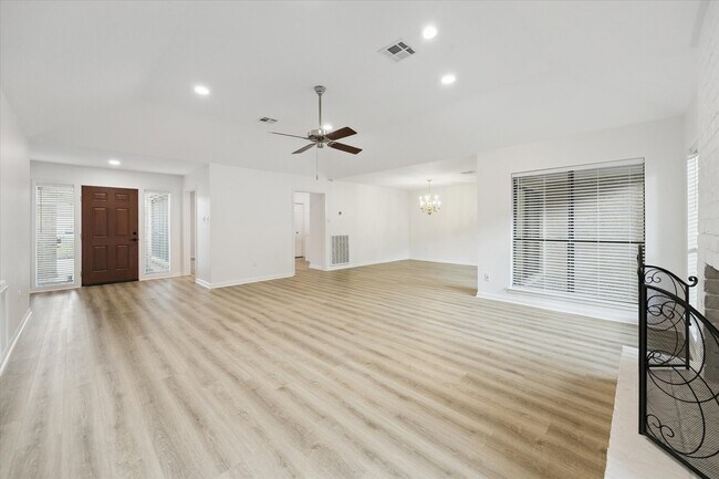 Photo - 15703 Whitewater Ln