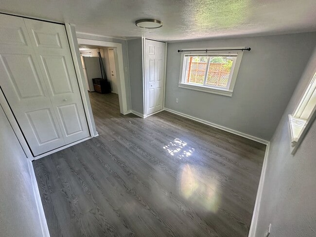 Photo - 833 1/2 Bross Street