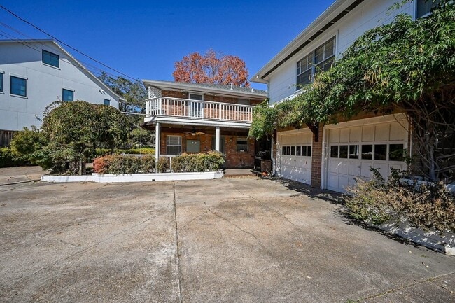 Photo - 2821 Eastgrove Ln