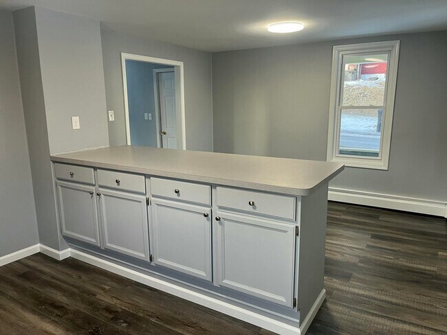 Photo - 349 E 5th St