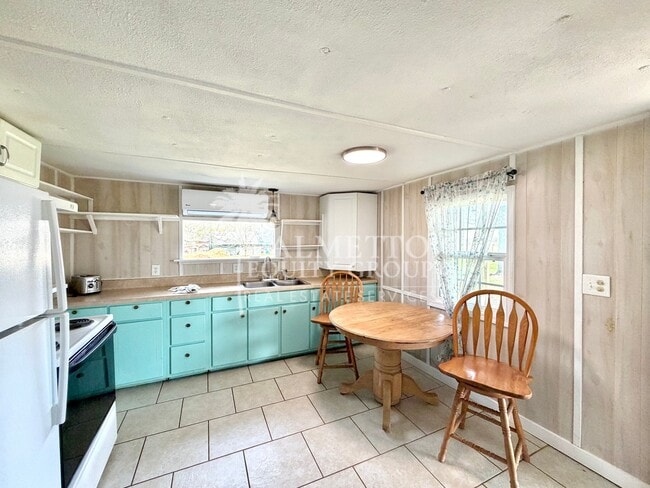 Photo - 5258 Ferguson Rd