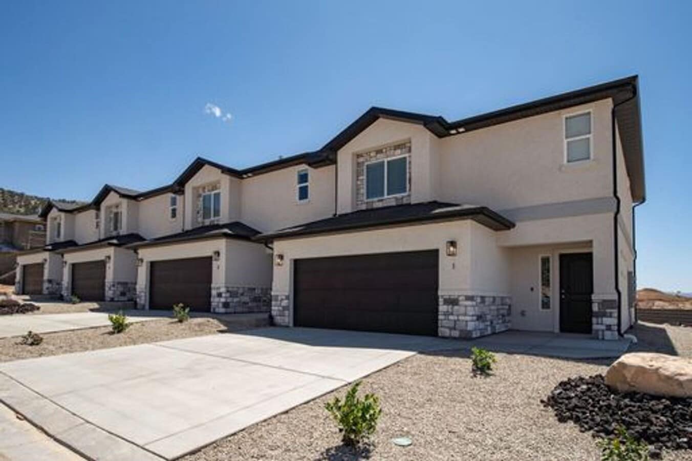 Beautiful 3 bedroom townhome in Cedar City! - Beautiful 3 bedroom townhome in Cedar City!