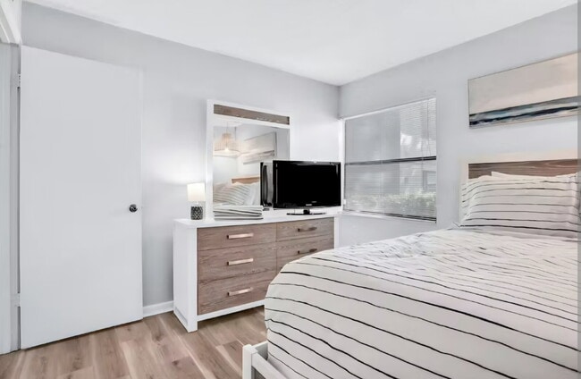 Photo - 9 Tarragona Ct