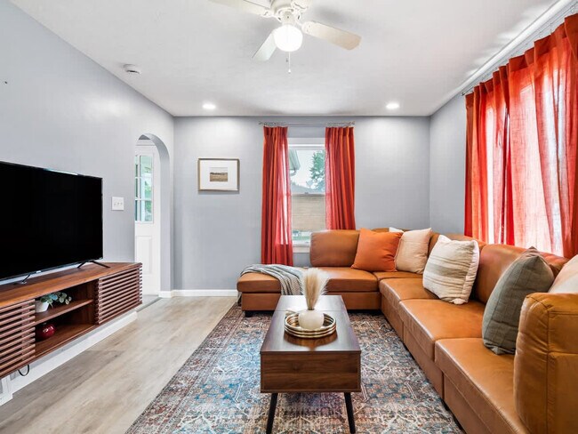 Photo - 1906 N Leavitt Rd Unidad SI ID1496120P