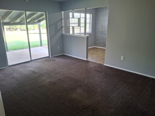 Photo - 111 SE Coachman Dr
