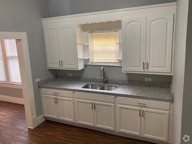 Building Photo - 1105 Essex St Rental