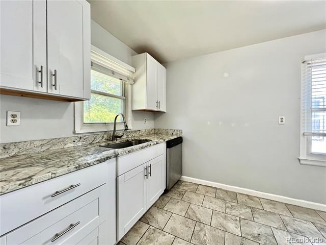 Photo - 2216 Elmira St