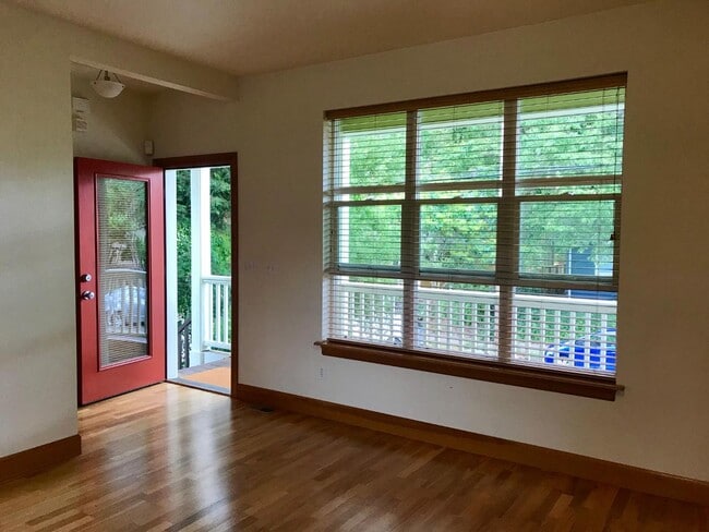 Photo - 3911 NE 9th Ave