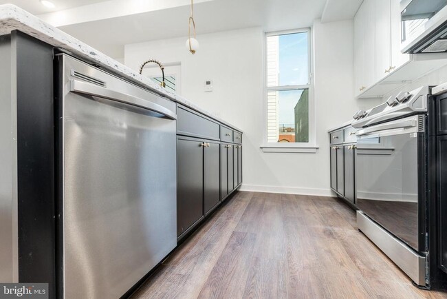 Photo - 608 S American St Unidad 6