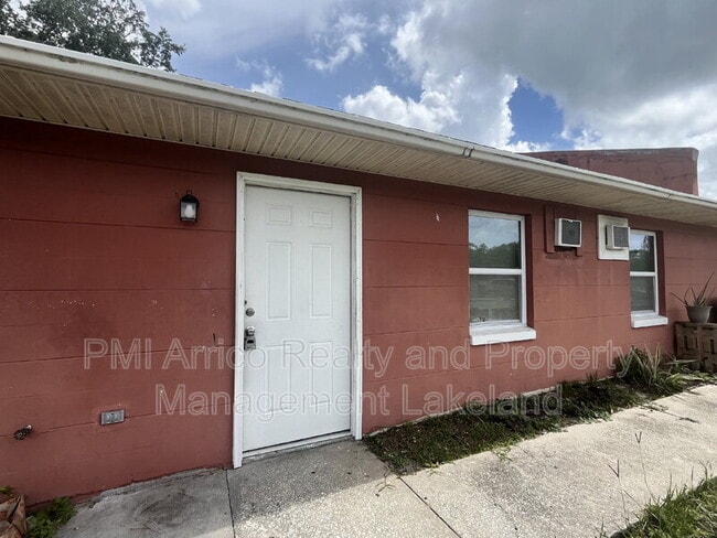 Building Photo - 507 Twin Pines Ln Unit D Rental