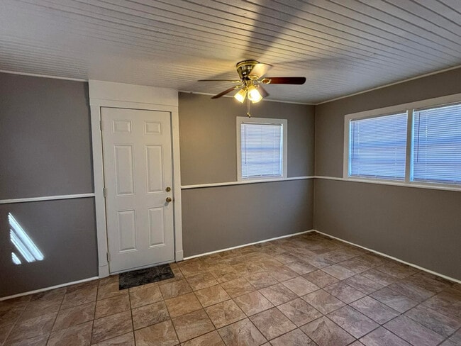 Photo - 524 W Strawn Ave