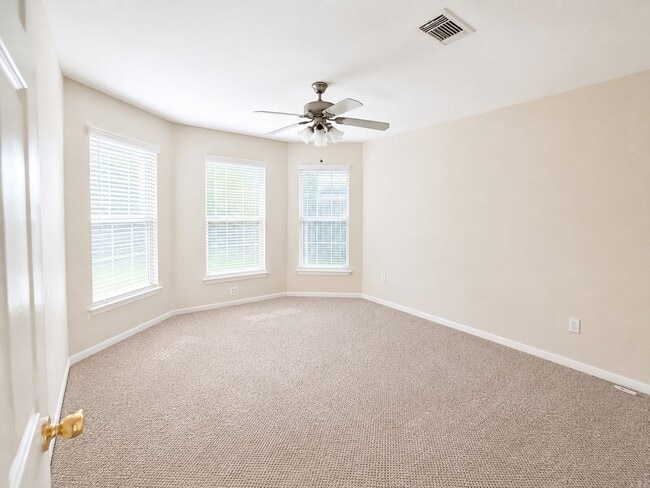 Photo - 26 Prairie Oak Dr
