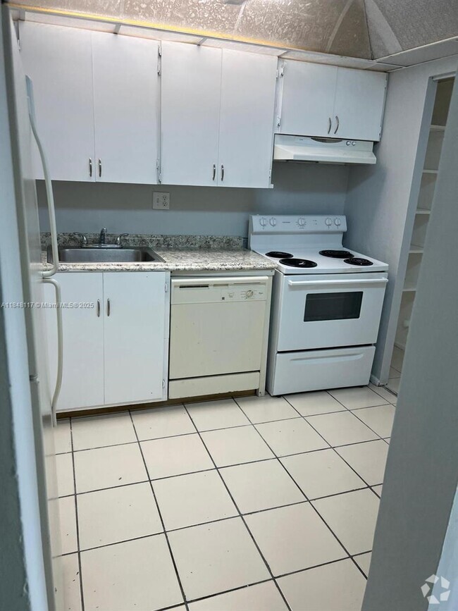 Building Photo - 7925 S Colony Cir Unit 108 Rental